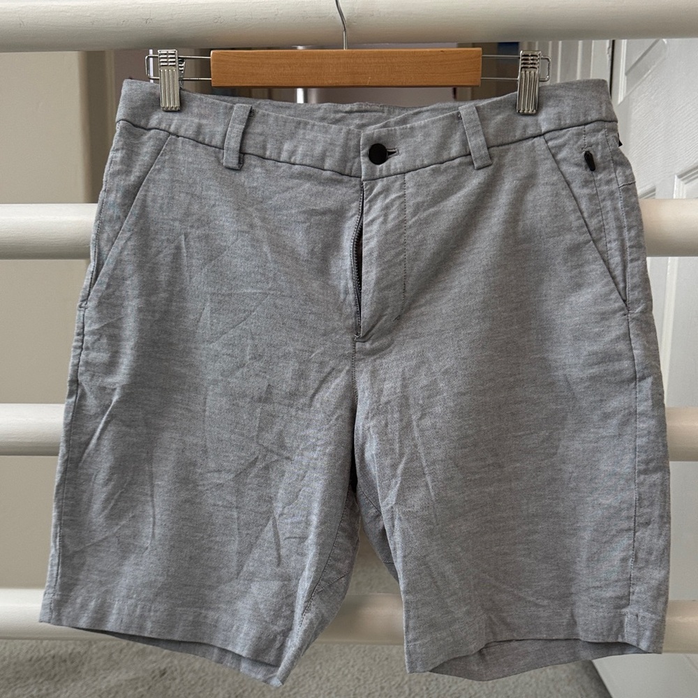 Lululemon Athletica Men's Light Gray Flat Front Shorts